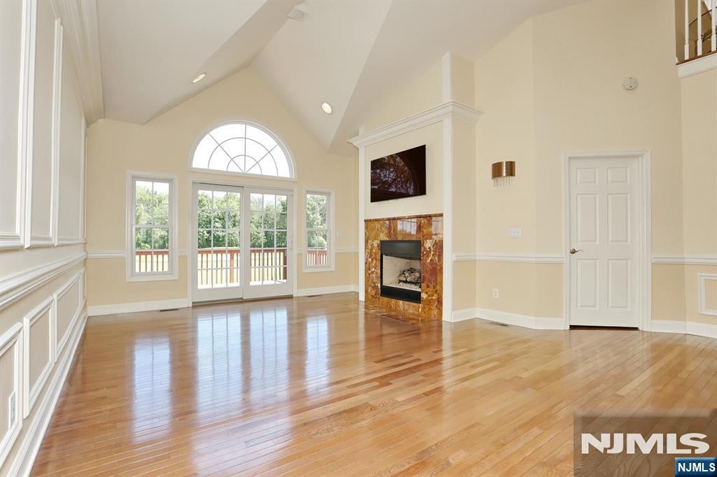 28 Turnberry Lane