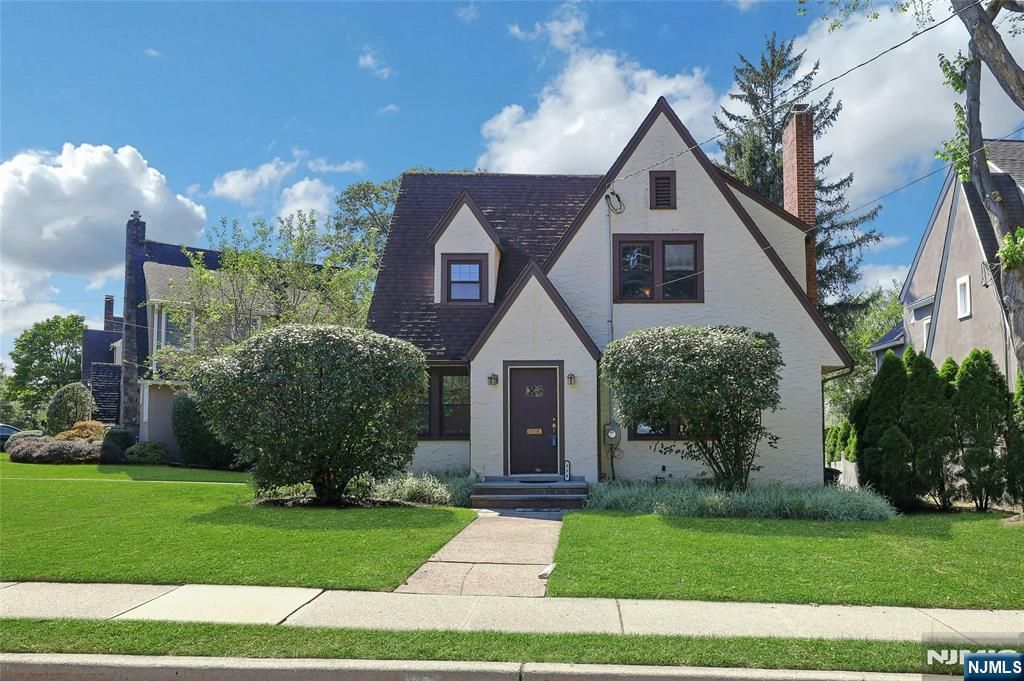 Photo of 394 Ackerman Avenue, Glen Rock, NJ 07452 (MLS # 25029856)