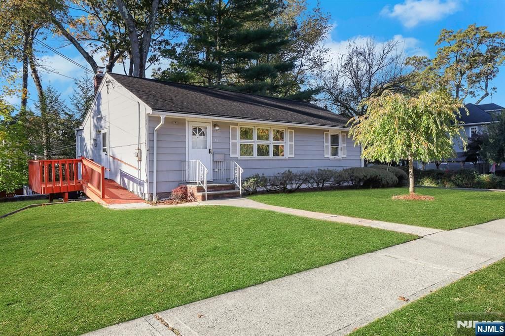 Photo of 46 Lincoln Place, Waldwick, NJ 07463 (MLS # 25037515)