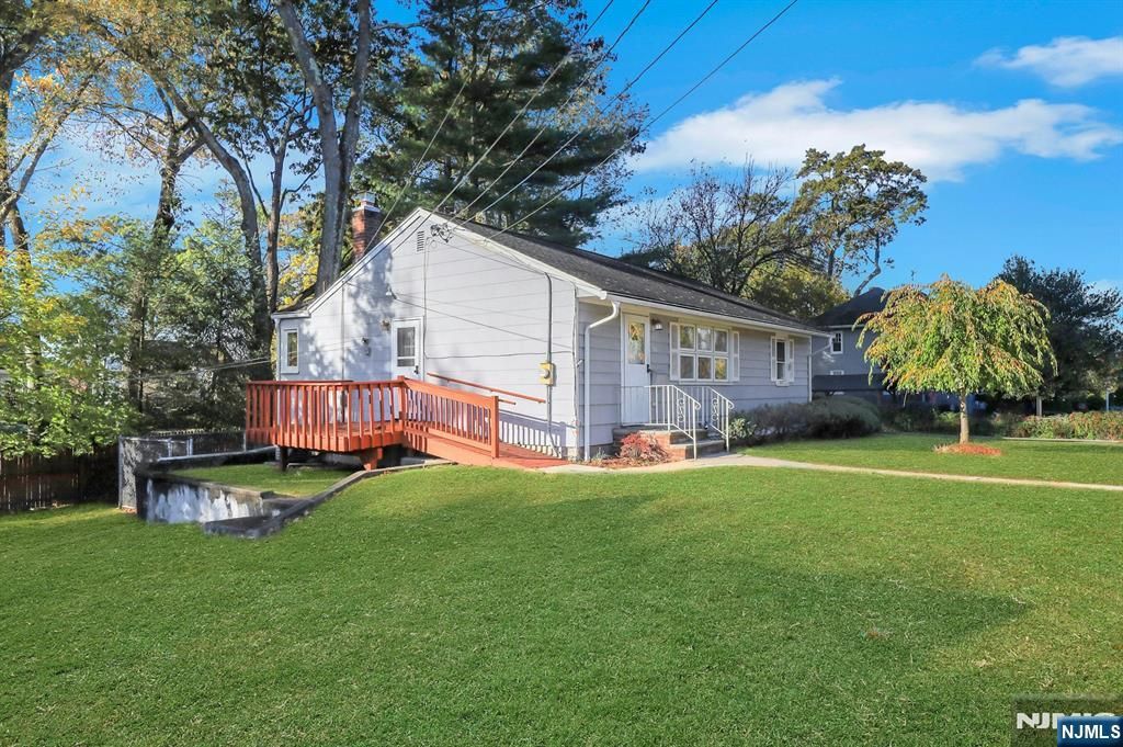Photo of 46 Lincoln Place, Waldwick, NJ 07463 (MLS # 25037515)