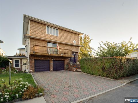 3 Acorn Road Secaucus NJ 07094