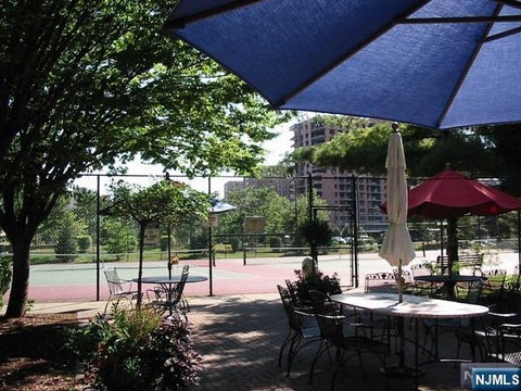 Photo of 402 Penn Ct, Edgewater, NJ 07020 (MLS # 26034231)