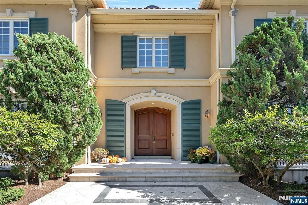 Photo of 186 E Saddle River Road, Saddle River, NJ 07458 (MLS # 25035673)