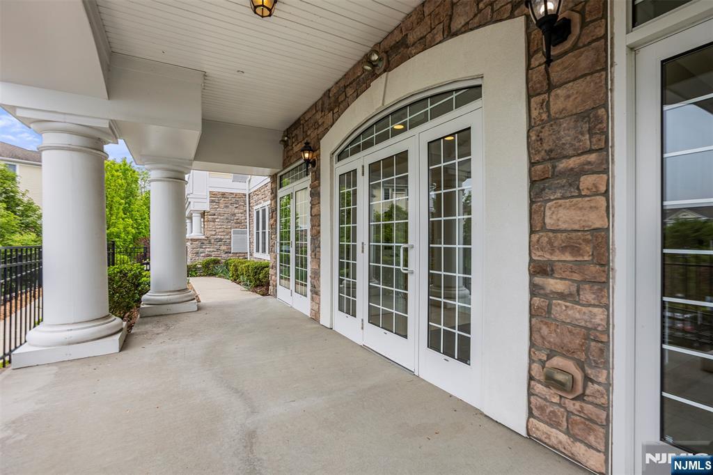 910 Four Seasons Lane 910