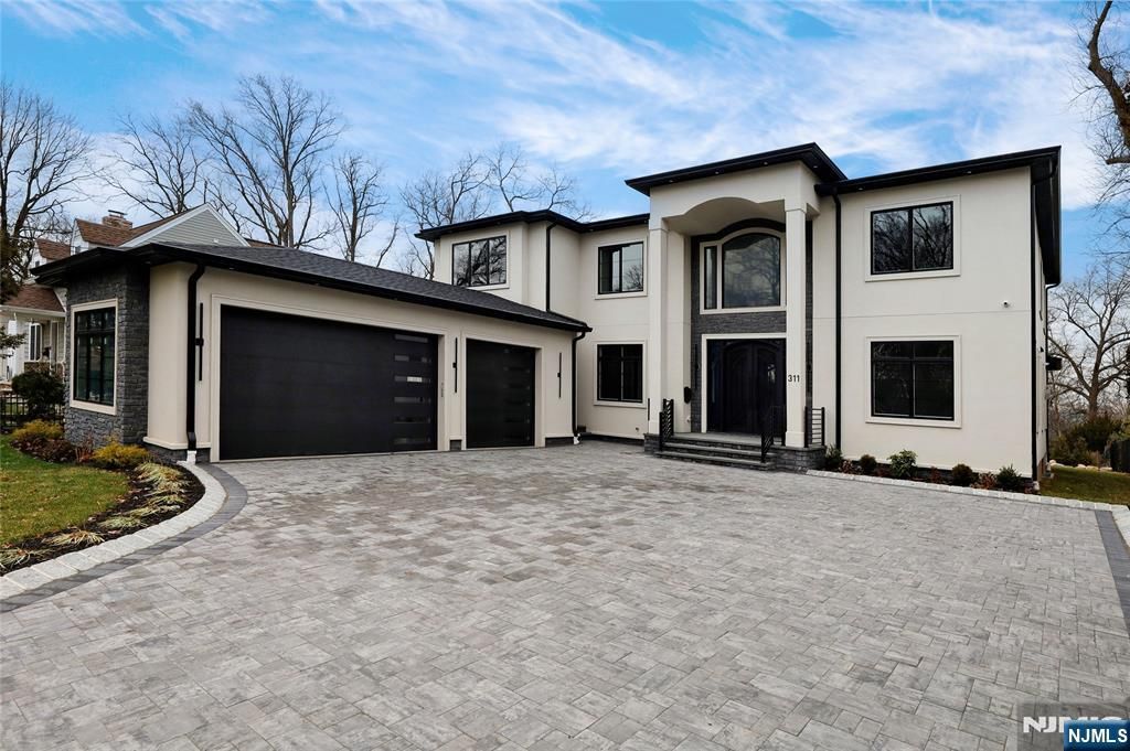 Photo of 311 Farview Avenue, Paramus, NJ 07652 (MLS # 26016871)