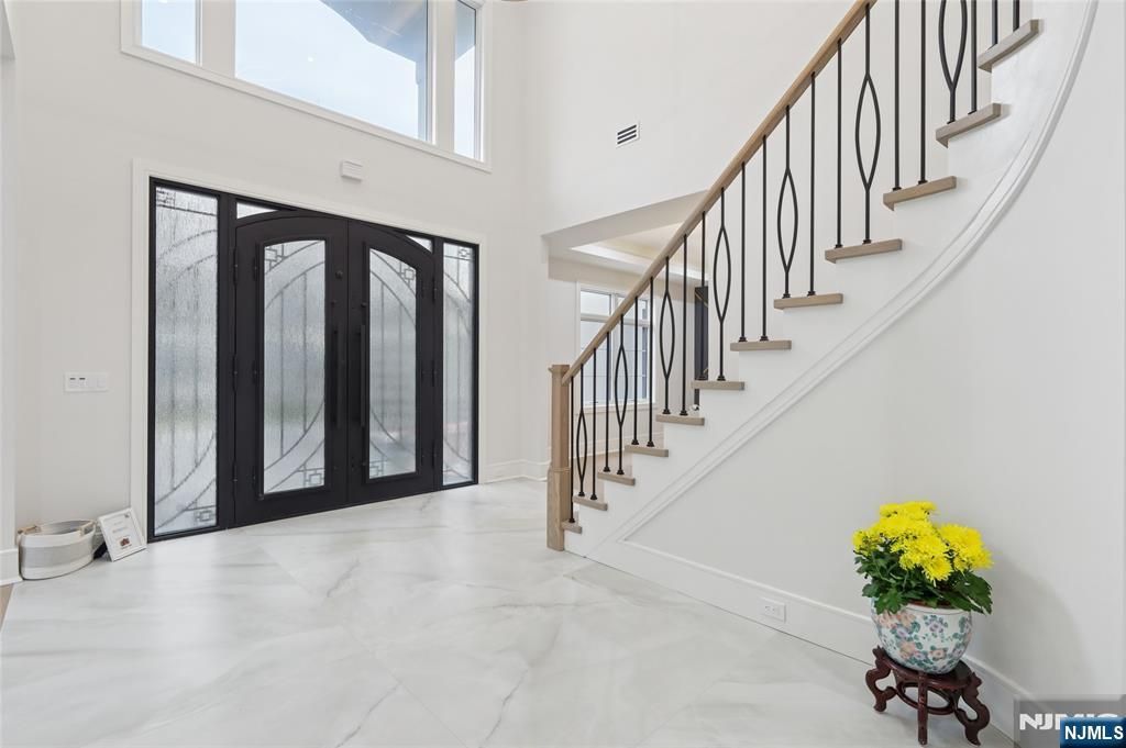Photo of 311 Farview Avenue, Paramus, NJ 07652 (MLS # 26016871)