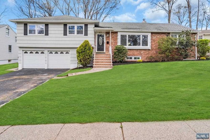 This spacious Split was redone with a sleek modern renovation, featuring 4 Bedroom and 3 full Bath, finished basement and screened in porch for entertainment. The kitchen has custom white cabinets with quartz counter tops and stainless steel appliances. Located close to Verona Park, house of worship, school, shopping & more!