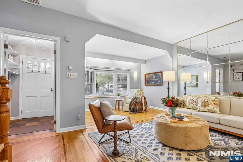 33 Myrtle Avenue