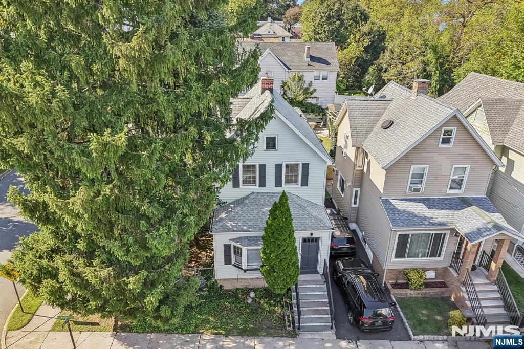 33 Myrtle Avenue