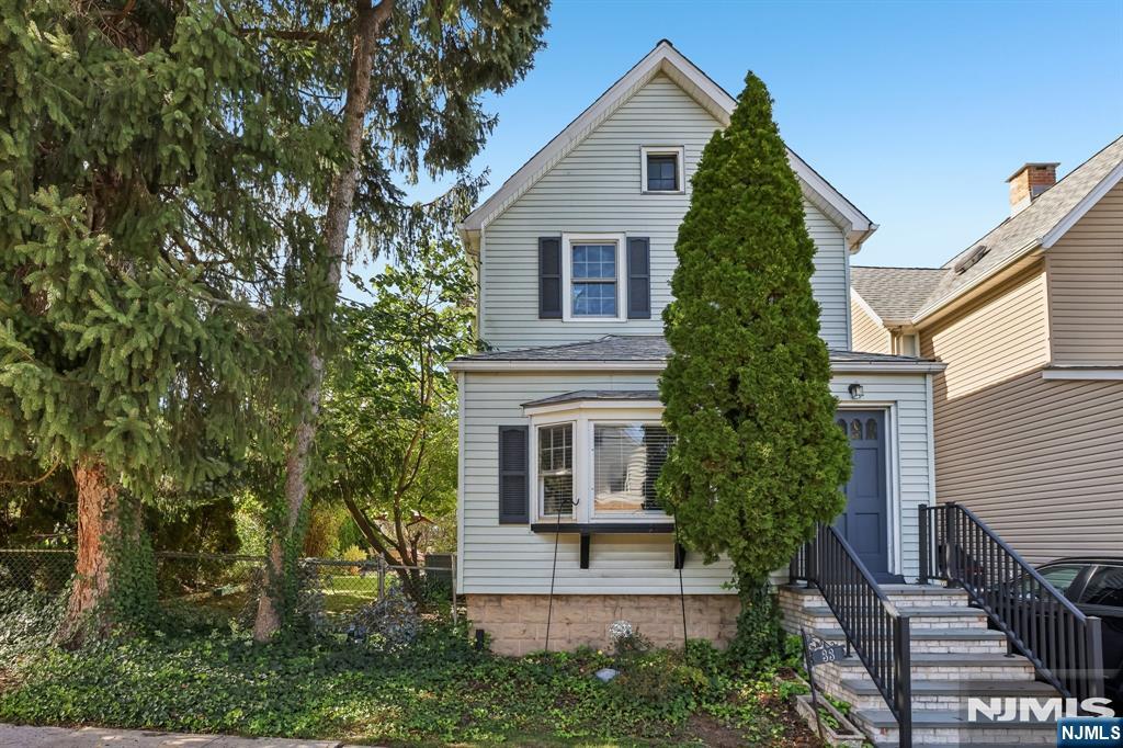 33 Myrtle Avenue