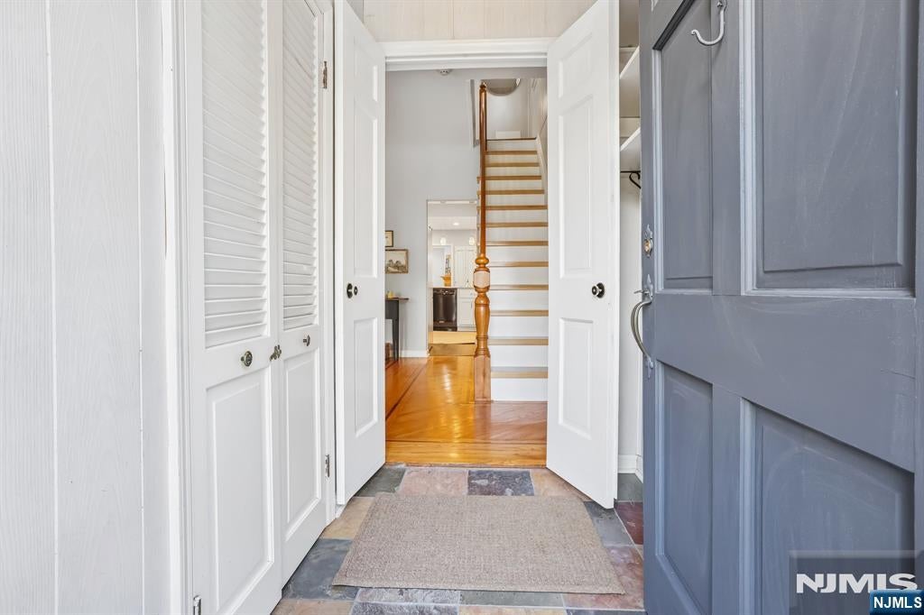 33 Myrtle Avenue