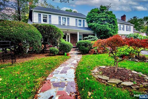 Photo of 847 Red Rd, Teaneck, NJ 07666 (MLS # 25035329)