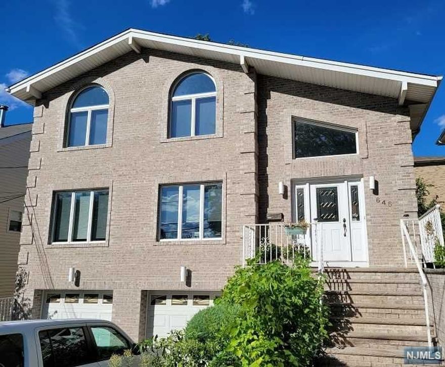 ALL BRICK HOUSE FIRST FLOOR UNITE! DUPLEX LIKE APT.(SEPARATE ENTRANCE ON FIRST FLOOR- RIGHT SIDE) LARGE LIVING ROOM WITH FORMAL DINING ROOM,VERY LARGE EAT IN KITCHEN,WASHER/DRYER IN UNIT, WALK IN CLOSETS, HARDWOOD FLOORS THROUGH OUT. TENANT IS RESPONSIBLE FOR ALL UTILITIES, SNOW REMOVAL OF THEIR OWN WALKWAY AND DRIVEWAY.