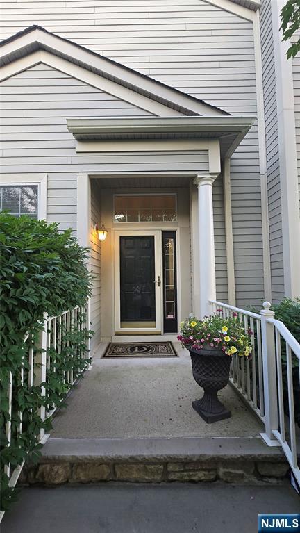 1 Crest Court