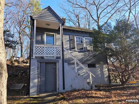 Photo of 3 Elm Street, Wanaque, NJ 07420 (MLS # 25042159)