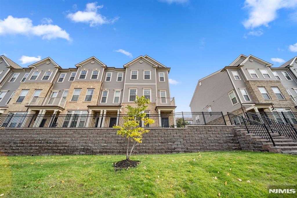 16 Arnold Drive 5308