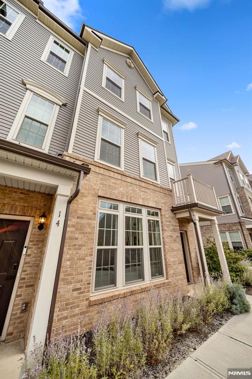 16 Arnold Drive 5308