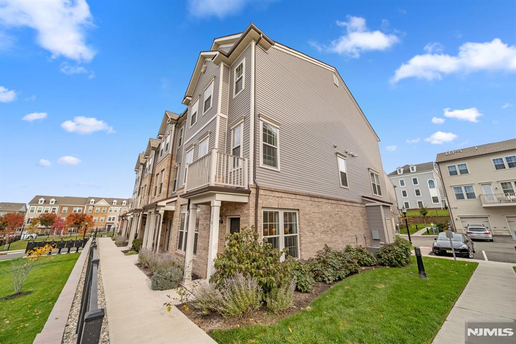 16 Arnold Drive 5308