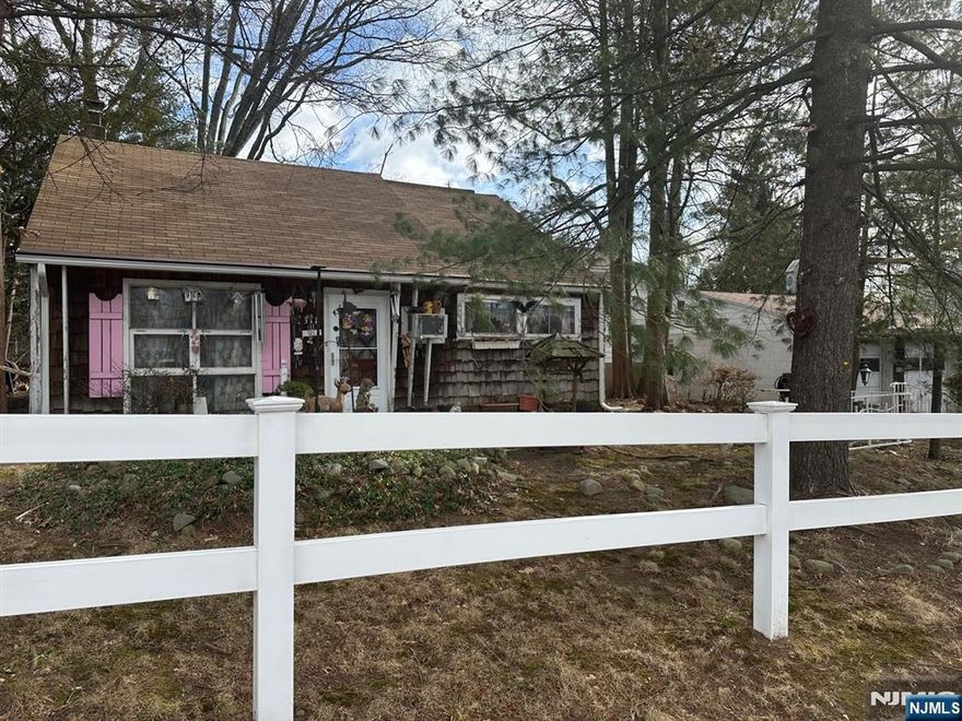 Attention builders, contractors and buyers looking to create their dream home. This home is nestled on a 100 x 100 property in a great location offering approximately 1750 sq. ft. of living space and a spacious two car garage! Come with your vision and create your dream home today. Close proximity to schools, shops, town center and highways. Highest and best by Jan 20 at 5:00. Thank you.