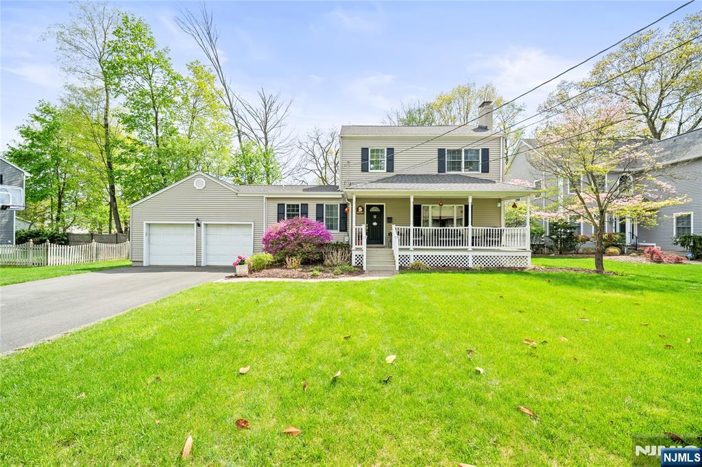12 Sherman Avenue, Waldwick, New Jersey - 3 Bedrooms  
2 Bathrooms  
10 Rooms - 