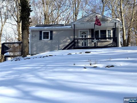 50 Glen Avenue Hardyston NJ 07460