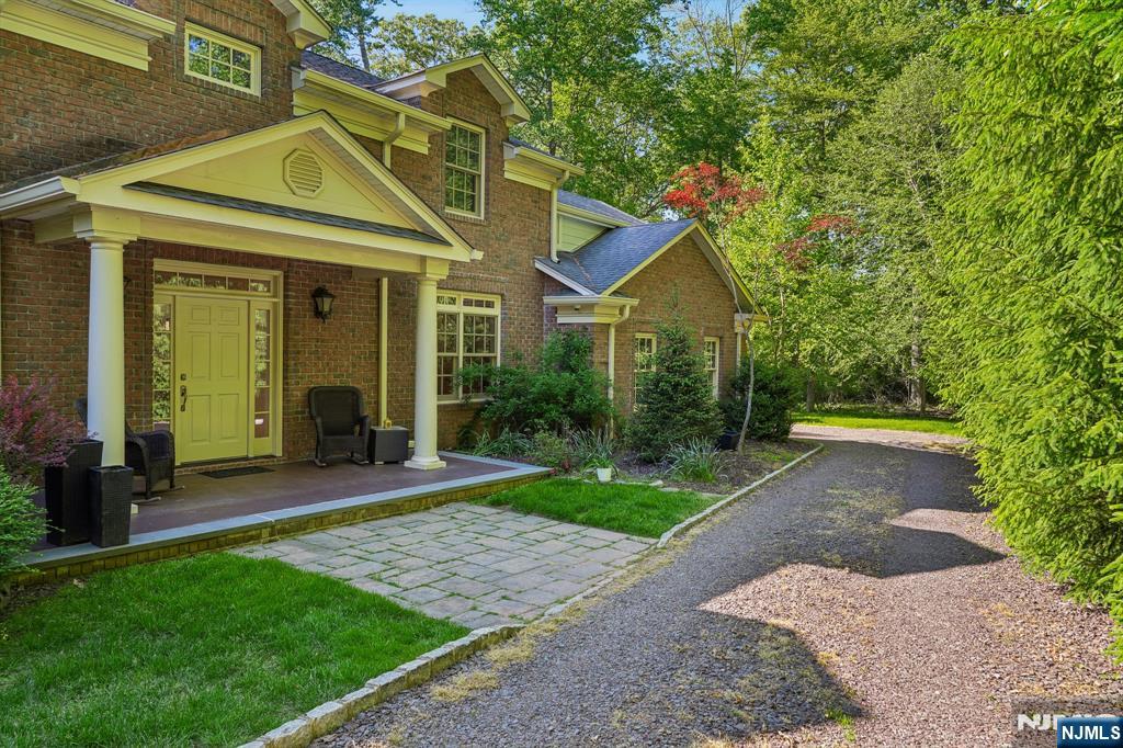 2B Paris Avenue