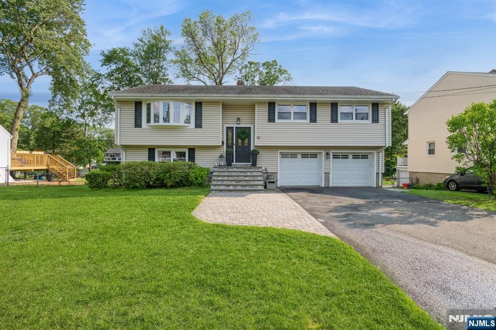 83 Cottage Place, Westwood, New Jersey - 5 Bedrooms  
3 Bathrooms  
8 Rooms - 