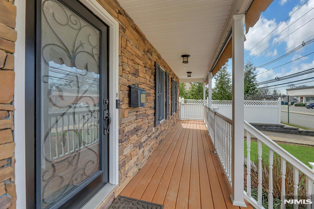 488 Fairlawn Parkway