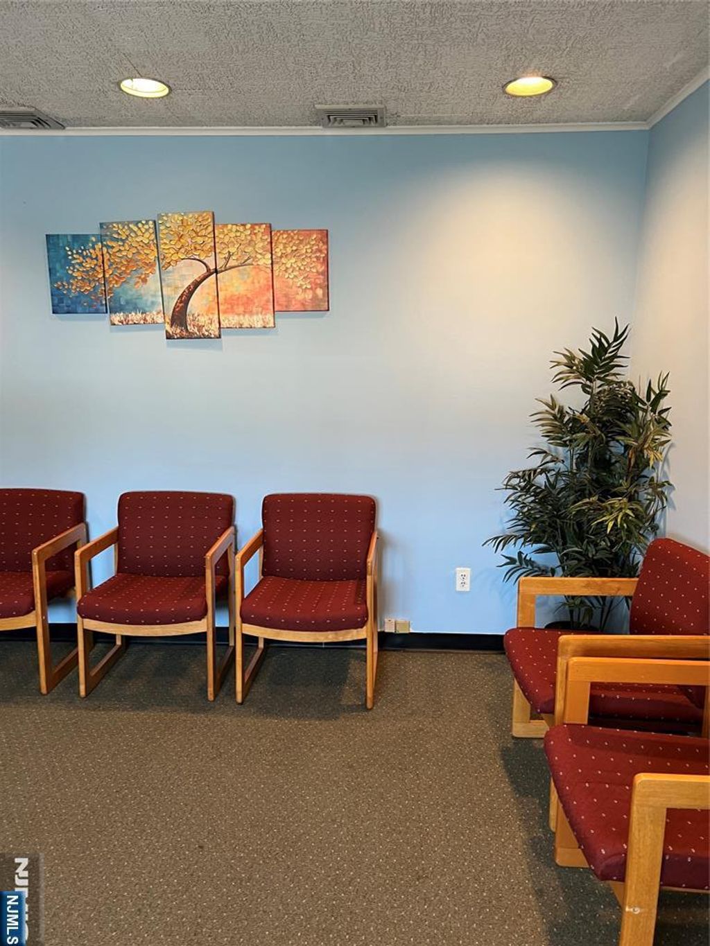 Photo of 1014 Saddle River Road, Fair Lawn, NJ 07410 (MLS # 25041373)