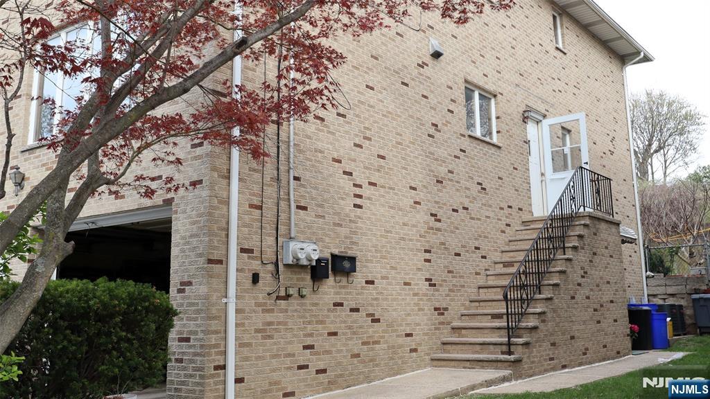 538 Hillside Street 2