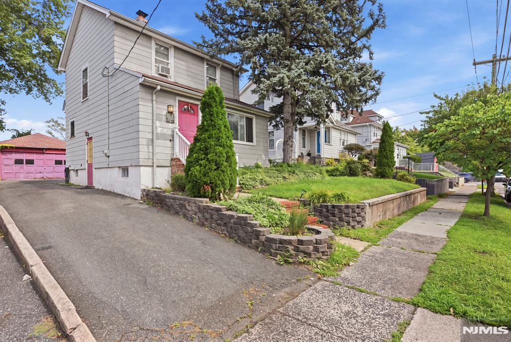 809 Elm Avenue