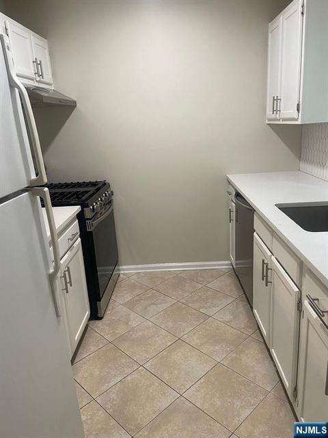 MLS: 25016776