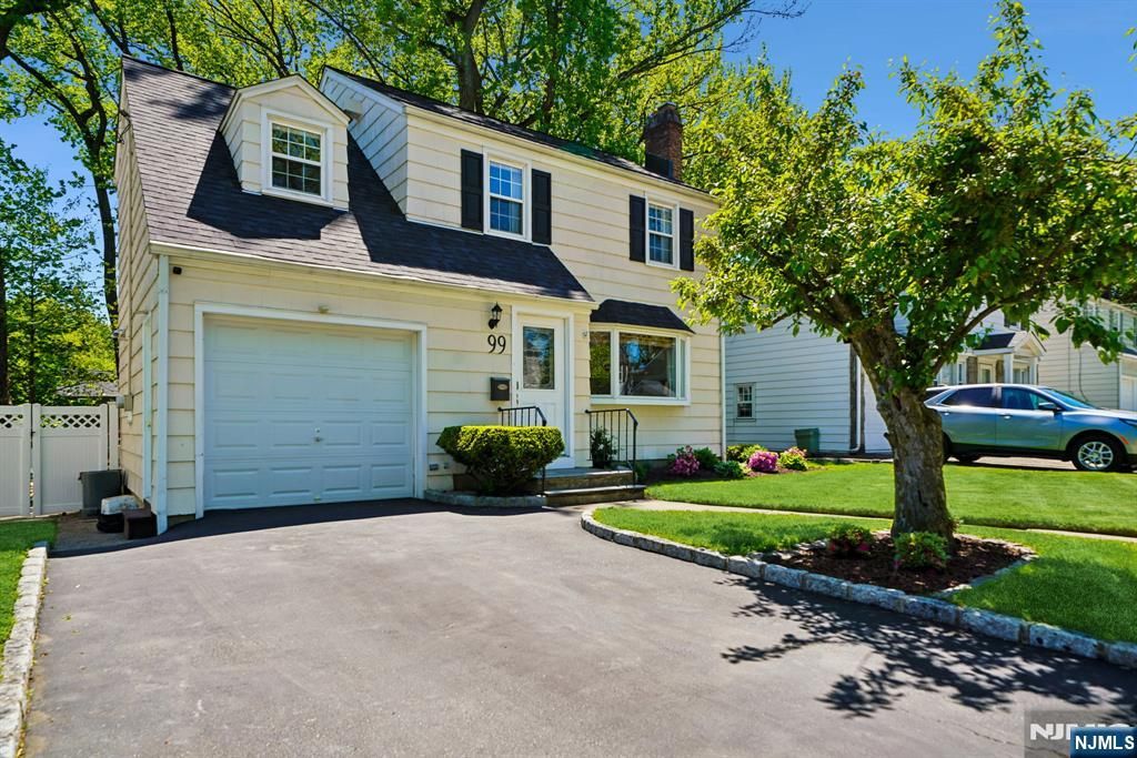 Photo of 99 Ferncliff Road, Bloomfield, NJ 07003 (MLS # 26016989)