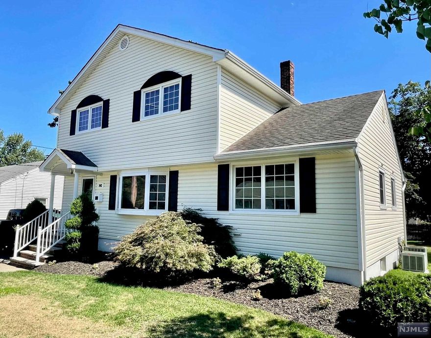 WELCOME HOME TO THIS CONTEMPORARY SIDE HALL COLONIAL. NOTHING MISSED FOR THE MOST DISCERNING BUYERS. THE HOME RESIDES ON A CUL DA SAC, WITH AN OVERSIZED LOT, TREX DECKING OFF THE GREAT ROOM WHICH HOSTS A FIREPLACE AND LARGE SUN FILLED WINDOWS. ALL HARDWOOD FLOORING THROUGHOUT FIRST FLOOR. LARGE FORMAL LIVING ROOM, OFFICE/DEN/BDRM, BEDROOM/DINING ROOM YOU CHOOSE THE UPSTAIRS OFFERS A HUGE MASTER BEDROOM WITH TONS OF CLOSETS, A BRAND-NEW BATH AND AN ADDITIONAL BEDROOM. POTENTIAL 4TH BEDROOM IS BEING USED AS THEIR DINING ROOM