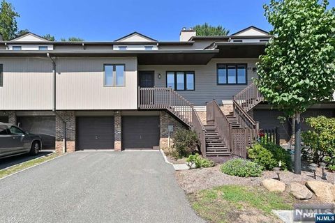 Photo of 68 Peach Hill Ct, Ramsey, NJ 07446 (MLS # 26007697)