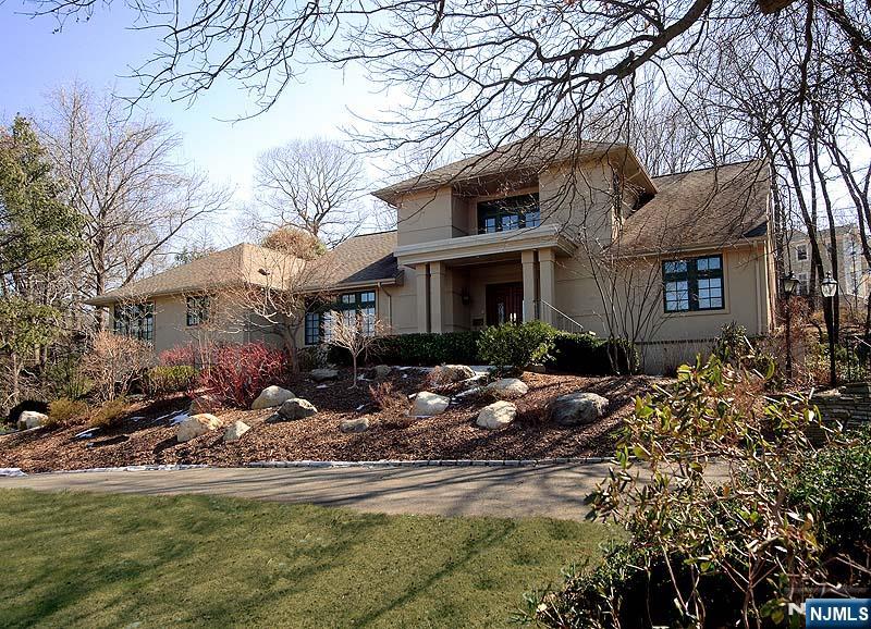 Rental Property at 37 Nelson Pl, Tenafly, New Jersey - Bedrooms: 5 
Bathrooms: 5.5 
Rooms: 16  - $15,000 MO.