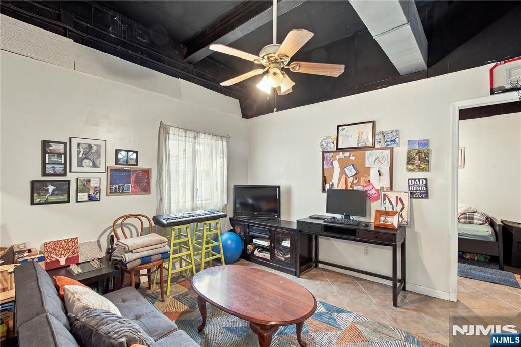 275 River Road