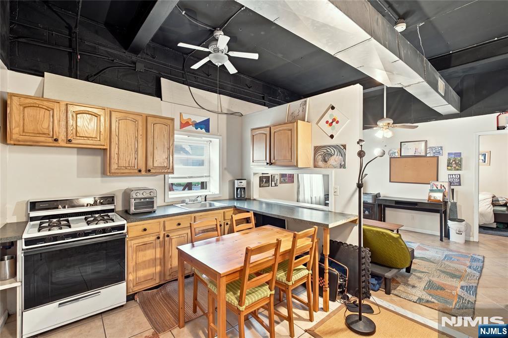 275 River Road