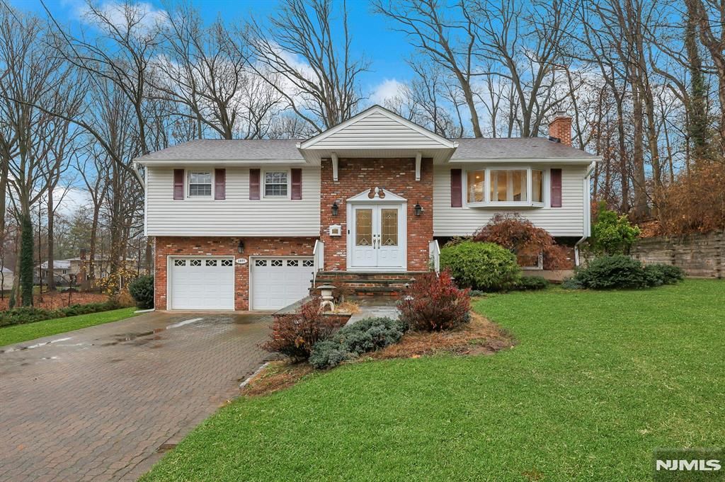 Photo of 1977 Glen Avenue, Twp of Washington, NJ 07676 (MLS # 25041875)