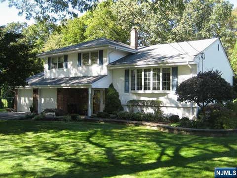 Photo of 437 Patton Pl, Wyckoff, NJ 07481 (MLS # 26029900)