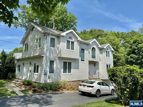 Photo of 274 Concord St, Cresskill, NJ 07626 (MLS # 26017732)
