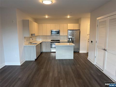 Photo of 2301 Lemoine Ave #502, Fort Lee, NJ 07024 (MLS # 26005861)