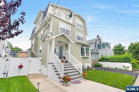 Photo of 35 Washington Ave #1, Cliffside Park, NJ 07010 (MLS # 25034440)