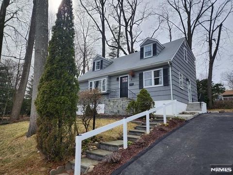 Photo of 2 Brady St, Waldwick, NJ 07463 (MLS # 26023548)