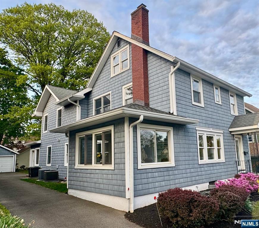 9 Columbus Avenue, Montclair, New Jersey - 5 Bedrooms  
4 Bathrooms  
12 Rooms - 