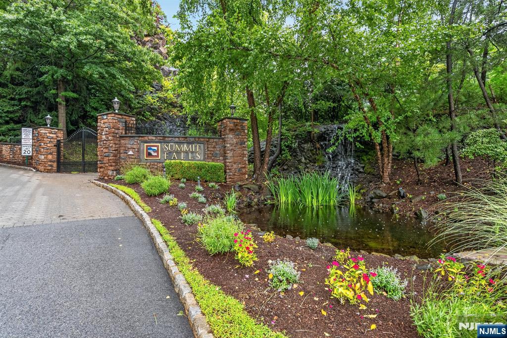 252 Ridge Drive