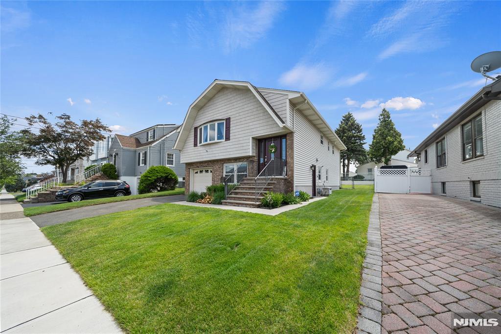 406 Van Bussum Avenue
