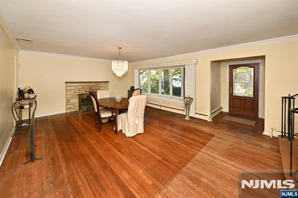 442 Ridgewood Blvd North