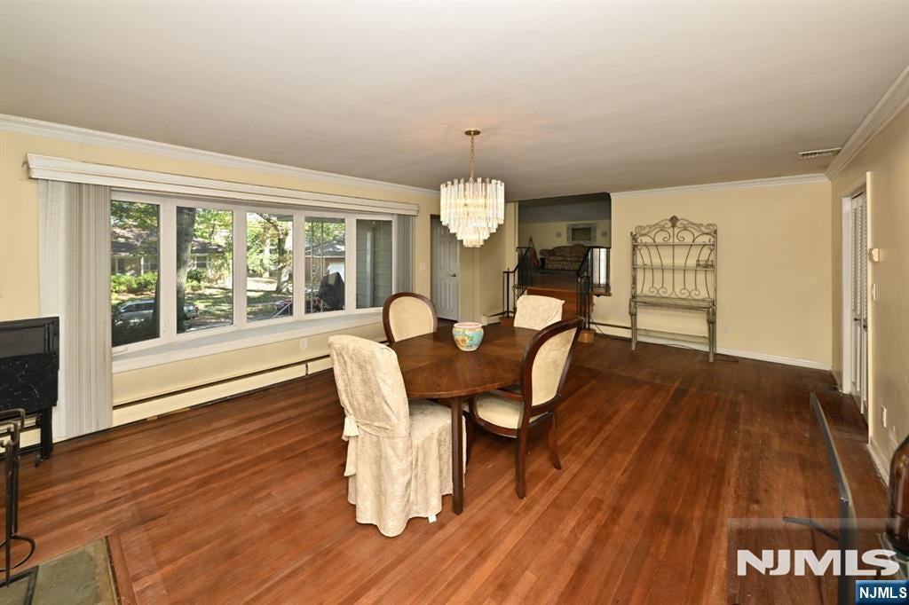 442 Ridgewood Blvd North