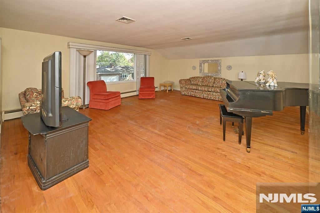 442 Ridgewood Blvd North